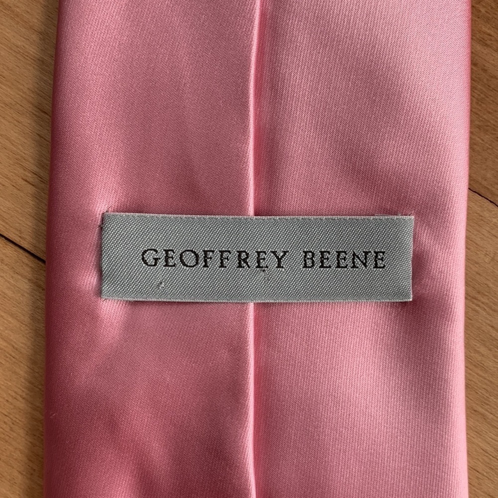 Geoffrey Beene men’s pink tie.​​​​​​​​ - Picture 2 of 2